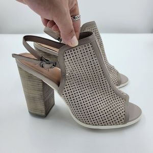 Kelsi Dagger Brooklyn Goya Heel Sandal size Size 10 Open Toe Block Heel Suede